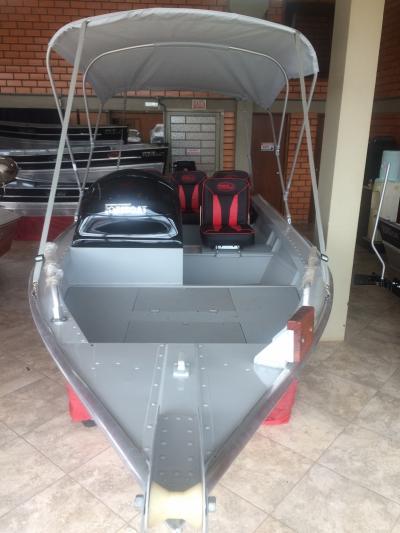 Lancha FortBoat Advance 520 c/ Motor 40 HP ELPTO 4T Mercury