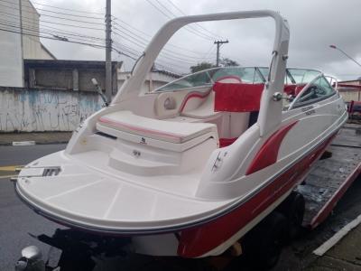 Lancha Fortmarine 240 Gabinada com motor de centro 150 HP Alpha Diesel 