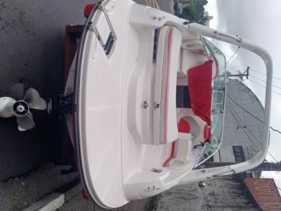 Lancha Fortmarine 240 Gabinada com motor de centro 170 HP Bravo 3X Diesel 