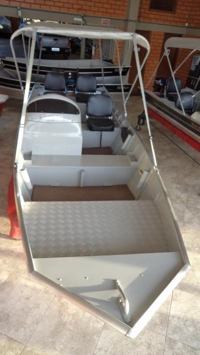 Lancha FortBoat Premium 500 c/ Motor 30 HP EH Mercury 