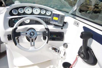  Lancha FortMarine 240 open centro + motor Mercury mercruiser 4.5 200 HP