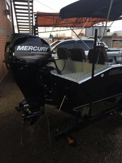 Lancha FortBoat Advance 520 c/ Motor 40 HP ELPTO 4T Mercury