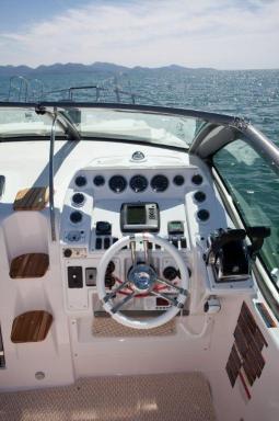 Lancha Focker 320 + Motor  Ã  gasolina 5,7L MPI Bravo Three Mercruiser